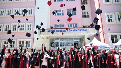 Afşin Meslek Yüksekokulu’nda 2025-2026 eğitim öğretim yılı mezuniyet töreni düzenlendi.