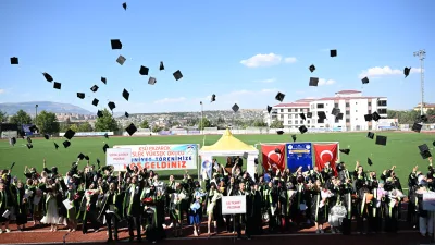 Kahramanmaraş Sütçü İmam Üniversitesi Pazarcık Meslek Yüksekokulu'nda öğrenimlerini başarıyla tamamlayan