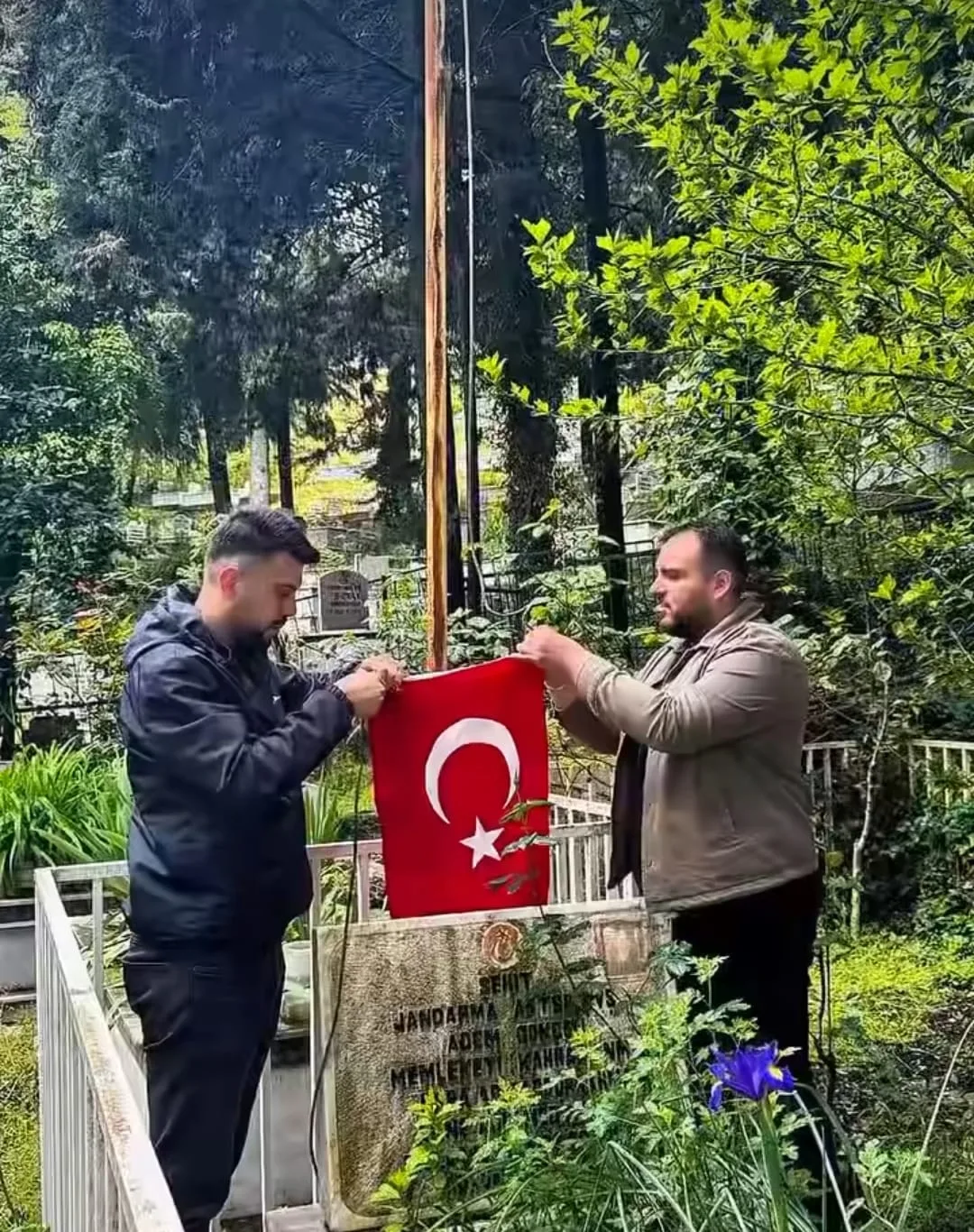 Andırın’da Anlamlı Ziyaret: Şehitlerimizin Emaneti Bayraklar Yenilendi