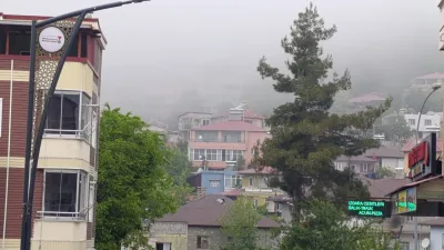Kahramanmaraş’ın Andırın ilçesinde sabah saatlerinden itibaren yoğun sis ve bölgede