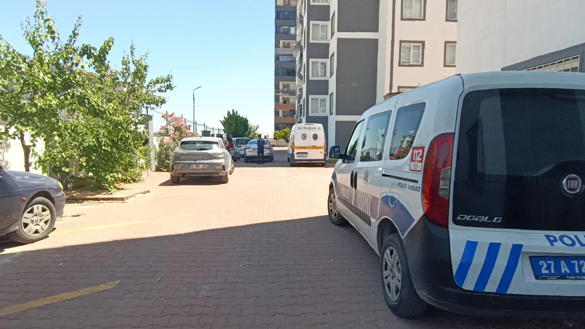 Yok böyle dehşet: 4 yaşındaki çocuğuyla 8’inci kattan atladı! Yok böyle dehşet: 4 yaşındaki çocuğuyla 8’inci kattan atladı!