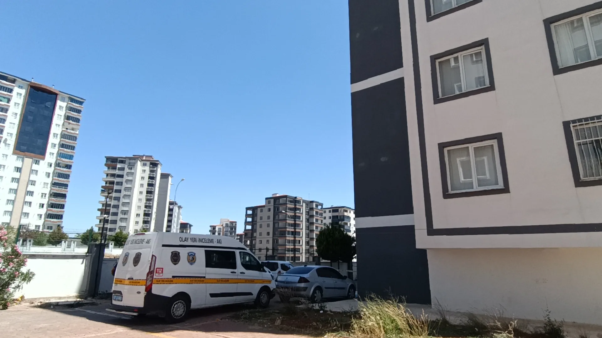 Yok böyle dehşet: 4 yaşındaki çocuğuyla 8’inci kattan atladı! Yok böyle dehşet: 4 yaşındaki çocuğuyla 8’inci kattan atladı!