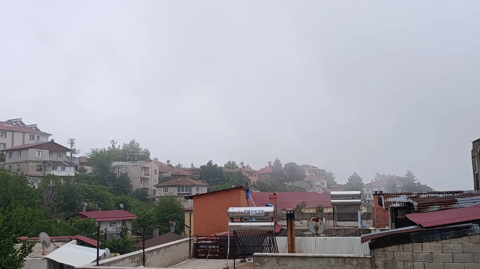 Andırın’da Sis ve Zopur Etkili Oluyor: Görüş Mesafesi Düştü!