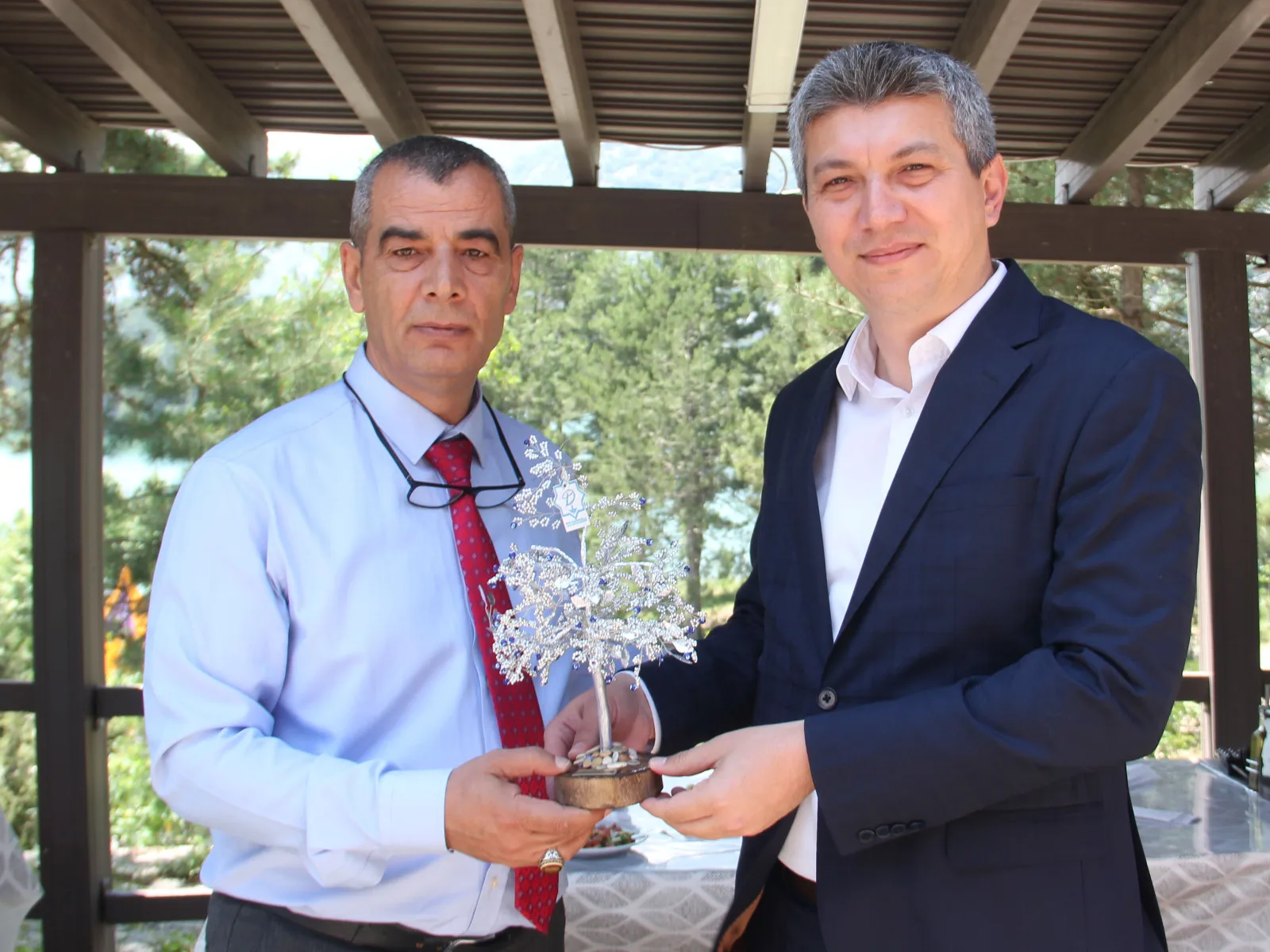 Halk Eğitimi Merkezi Müdürüne Başarı Belgesi verildi