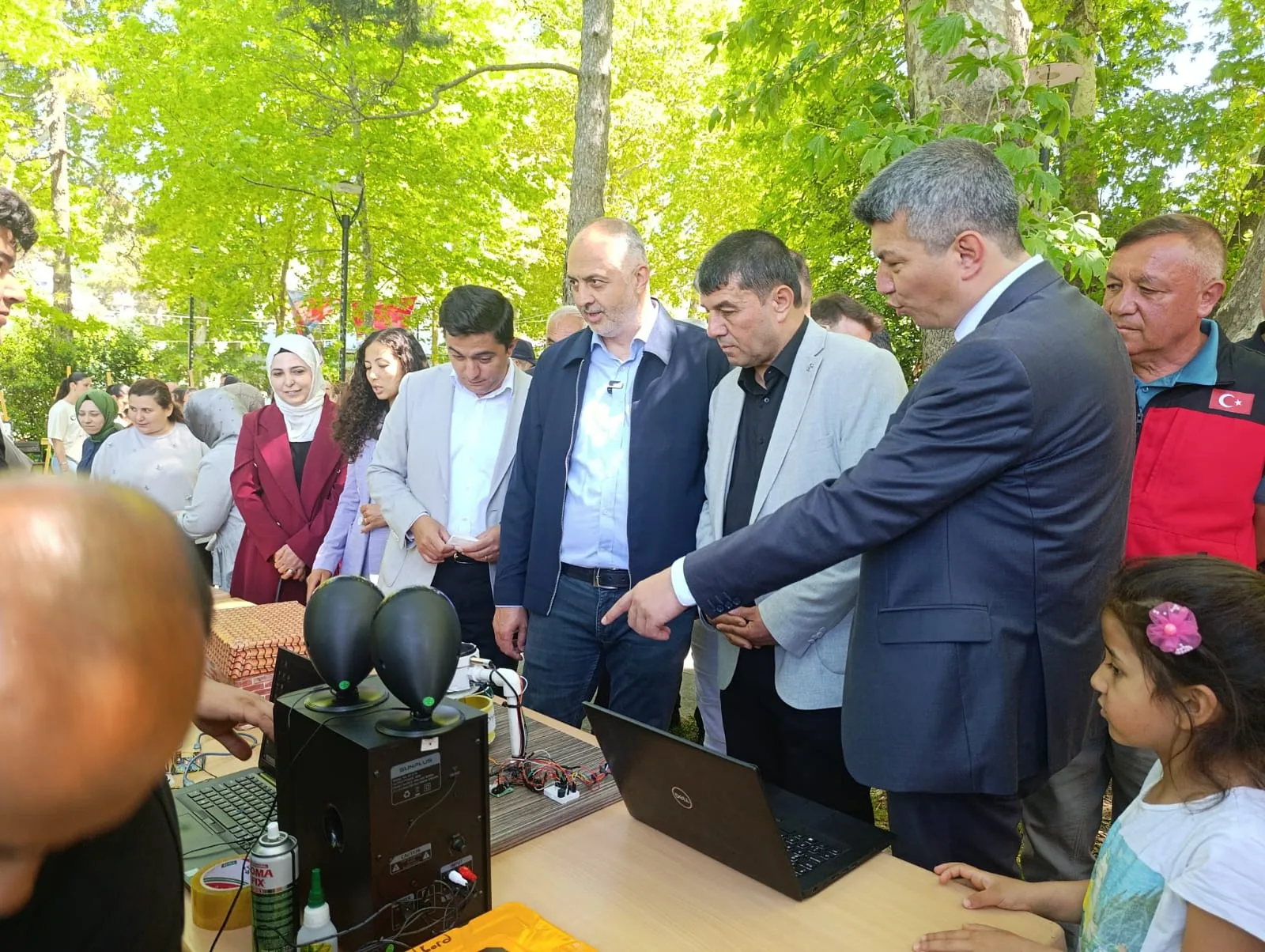Andırın'da El Emeği Göz Nuru Eserler Görücüye Çıktı: Yıl Sonu Sergisine Görkemli Açılış!