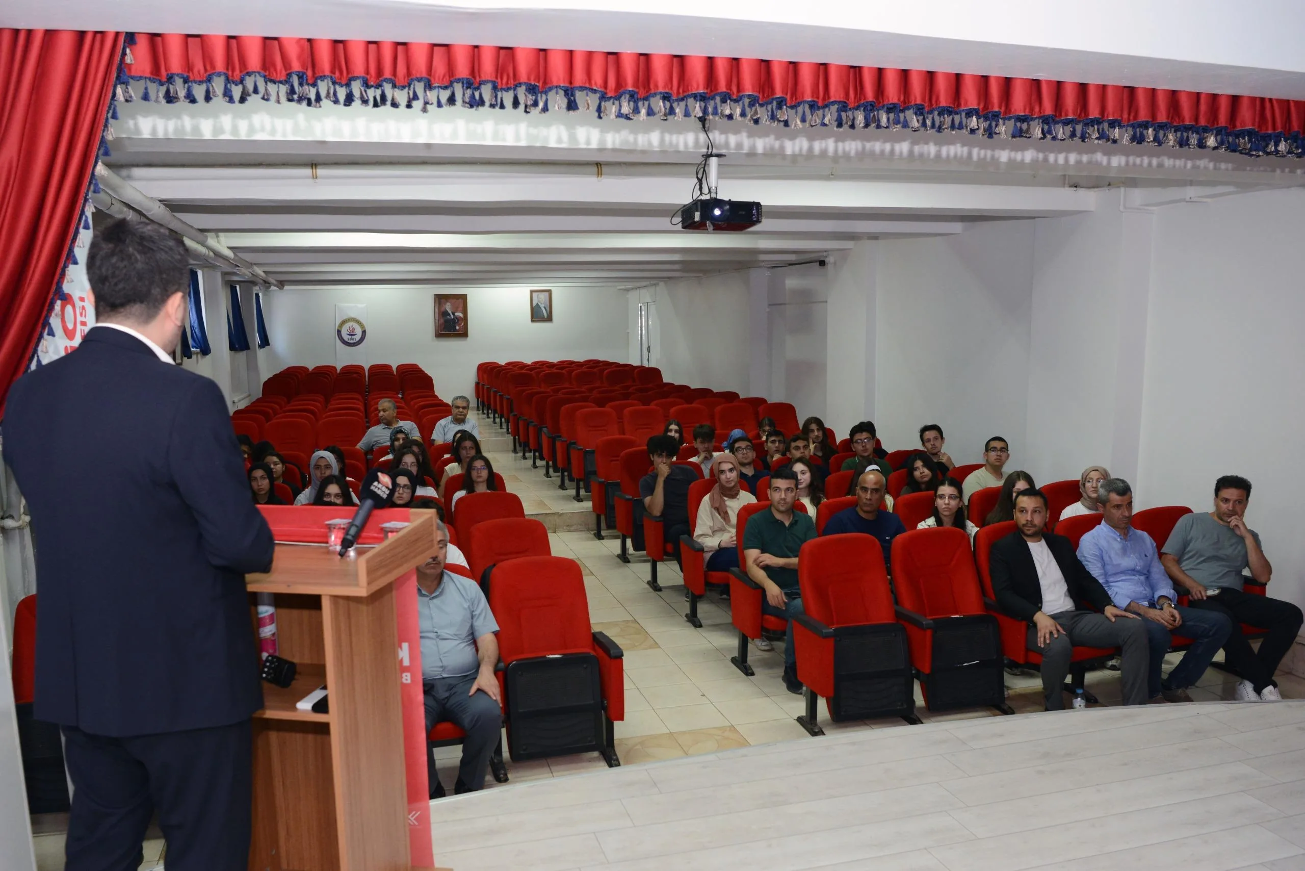 Bilim Kafe’de Geleceğin Meslekleri ve Yapay Zekâ Konuşuldu