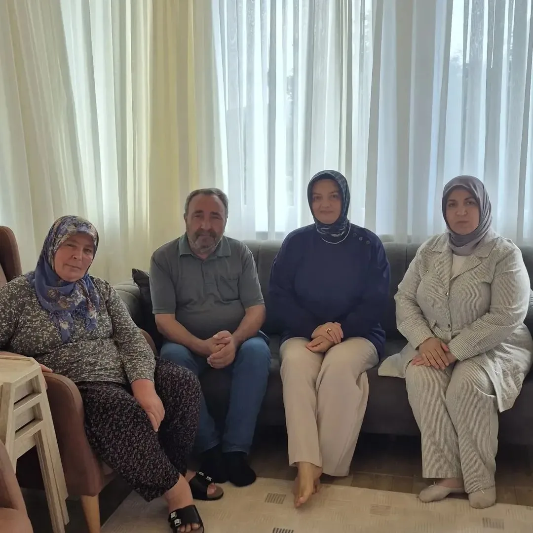 AK Parti Andırın Kadın Kollarından Şehit Babasına Anlamlı Ziyaret
