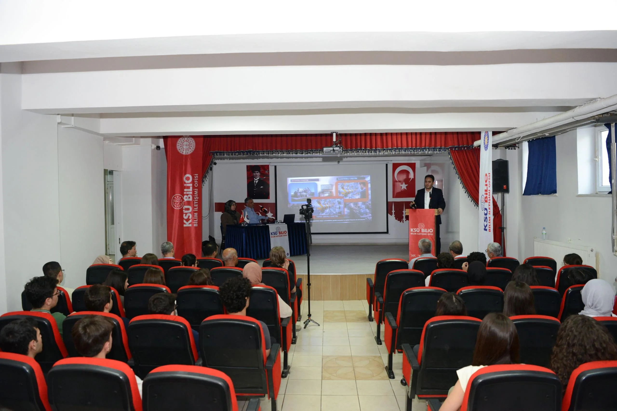 Bilim Kafe’de Geleceğin Meslekleri ve Yapay Zekâ Konuşuldu