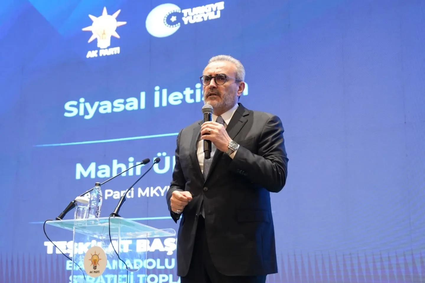 AK Parti Kampında Mahir Ünal Rüzgarı!