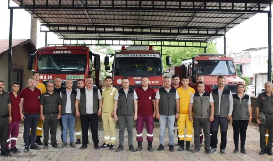 Kahramanmaraş’ın Andırın ilçesinde, orman yangınlarıyla mücadele eden ekipler, yaklaşan zorlu