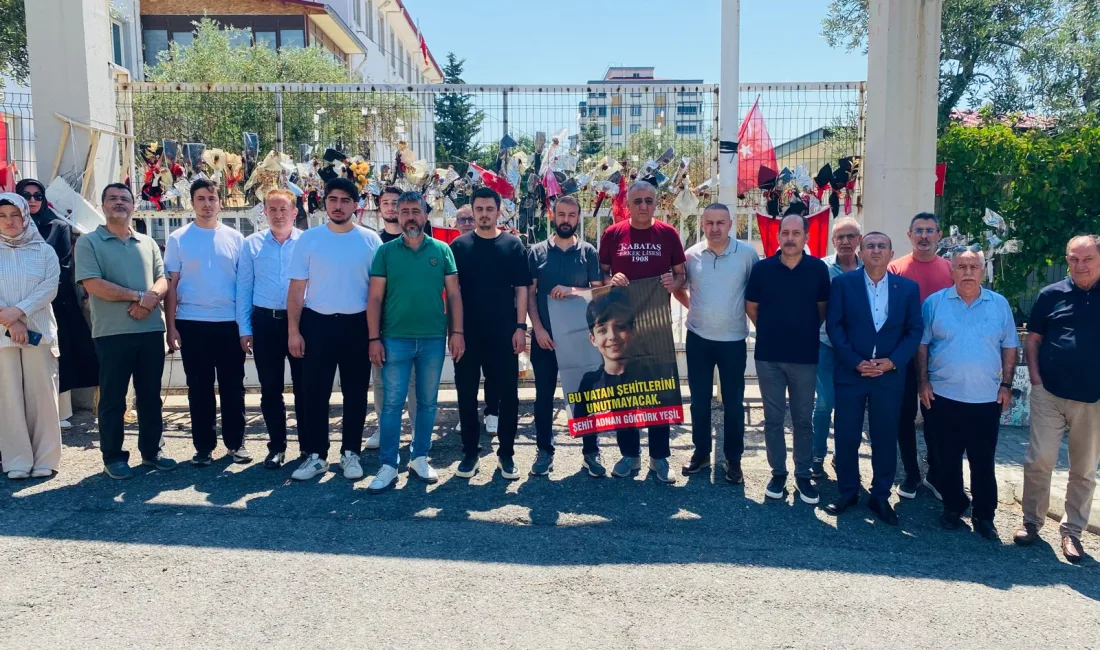 Kahramanmaraş'ta okul saldırısında şehit düşen öğrencilerin aileleri ve yakınları, karne