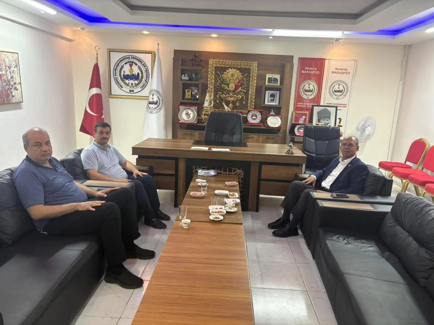 Eski Milletvekili Durmuşoğlu, Akdeniz Kahramanmaraş Dernekler Federasyonu'nu Ziyaret Etti