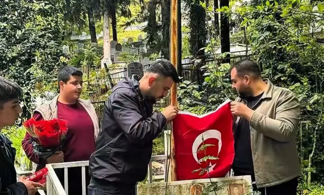 AK Parti Andırın Gençlik Kolları, ilçe merkezinde bulunan şehitlikleri ziyaret