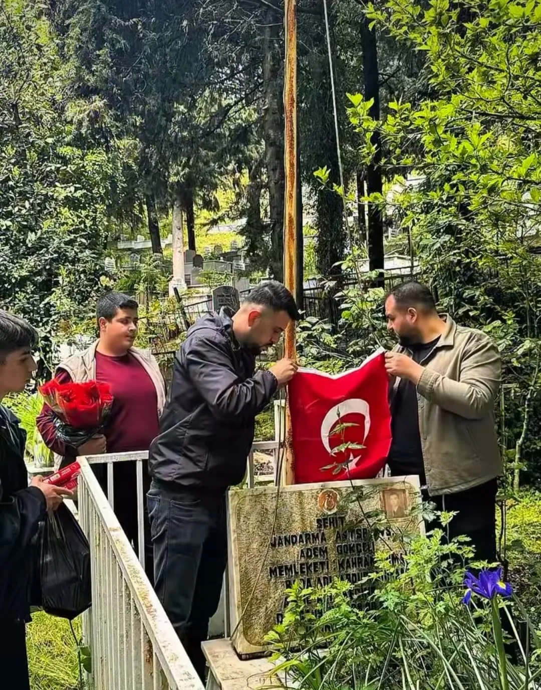 Andırın’da Anlamlı Ziyaret: Şehitlerimizin Emaneti Bayraklar Yenilendi