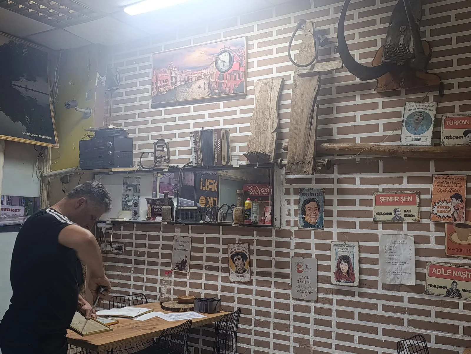 Andırın’da Bir Çay Evi Değil, Adeta Tarih Müzesi!