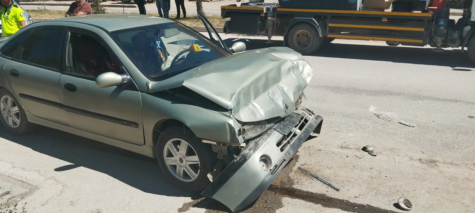 Kahramanmaraş’ta halk otobüsüne çarpan otomobil sürücüsü hayatını kaybetti