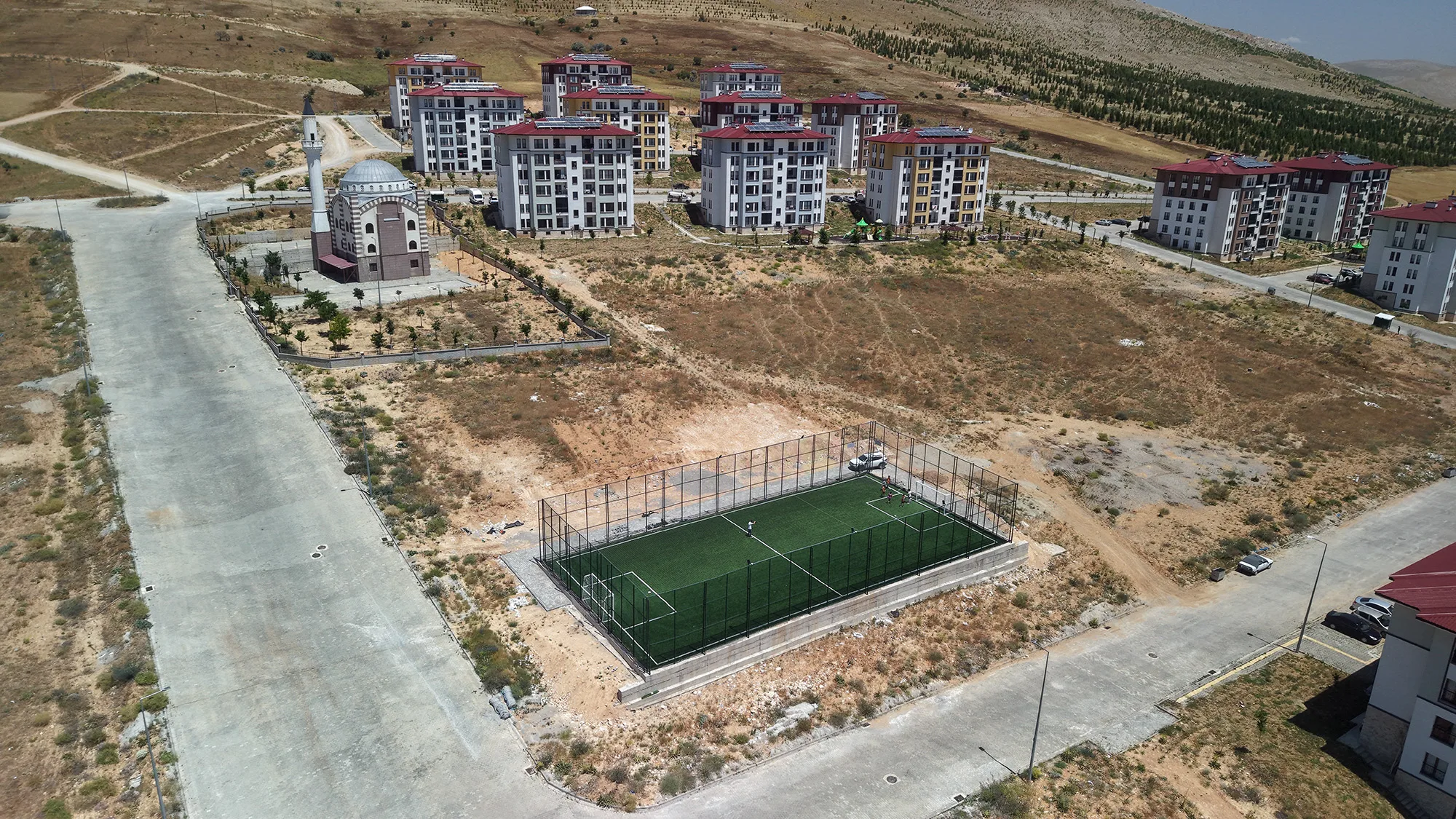 Büyükşehir’den Afşin’e 3 Yeni Halı Saha