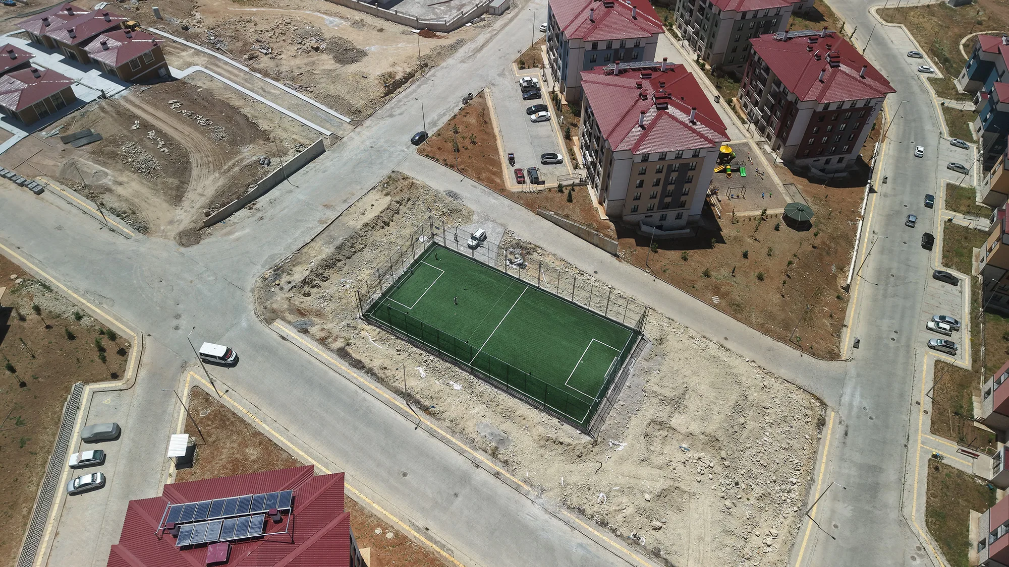 Büyükşehir’den Afşin’e 3 Yeni Halı Saha