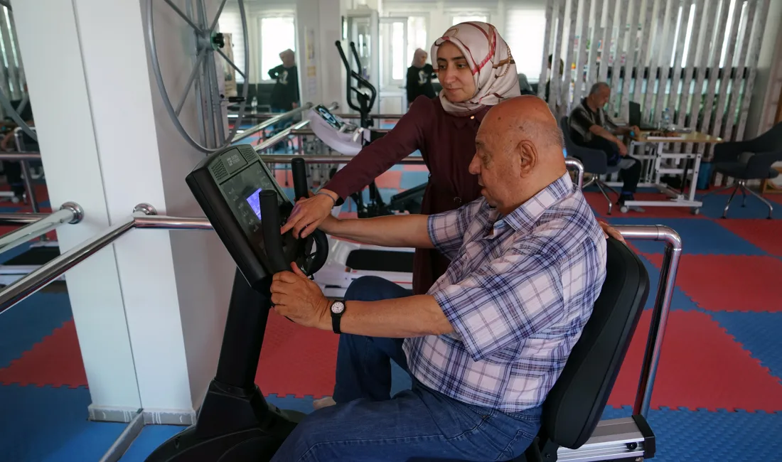 Büyükşehir Belediyesinin Aktif Yaşam Merkezi’nde 65 yaş ve üzeri vatandaşlara