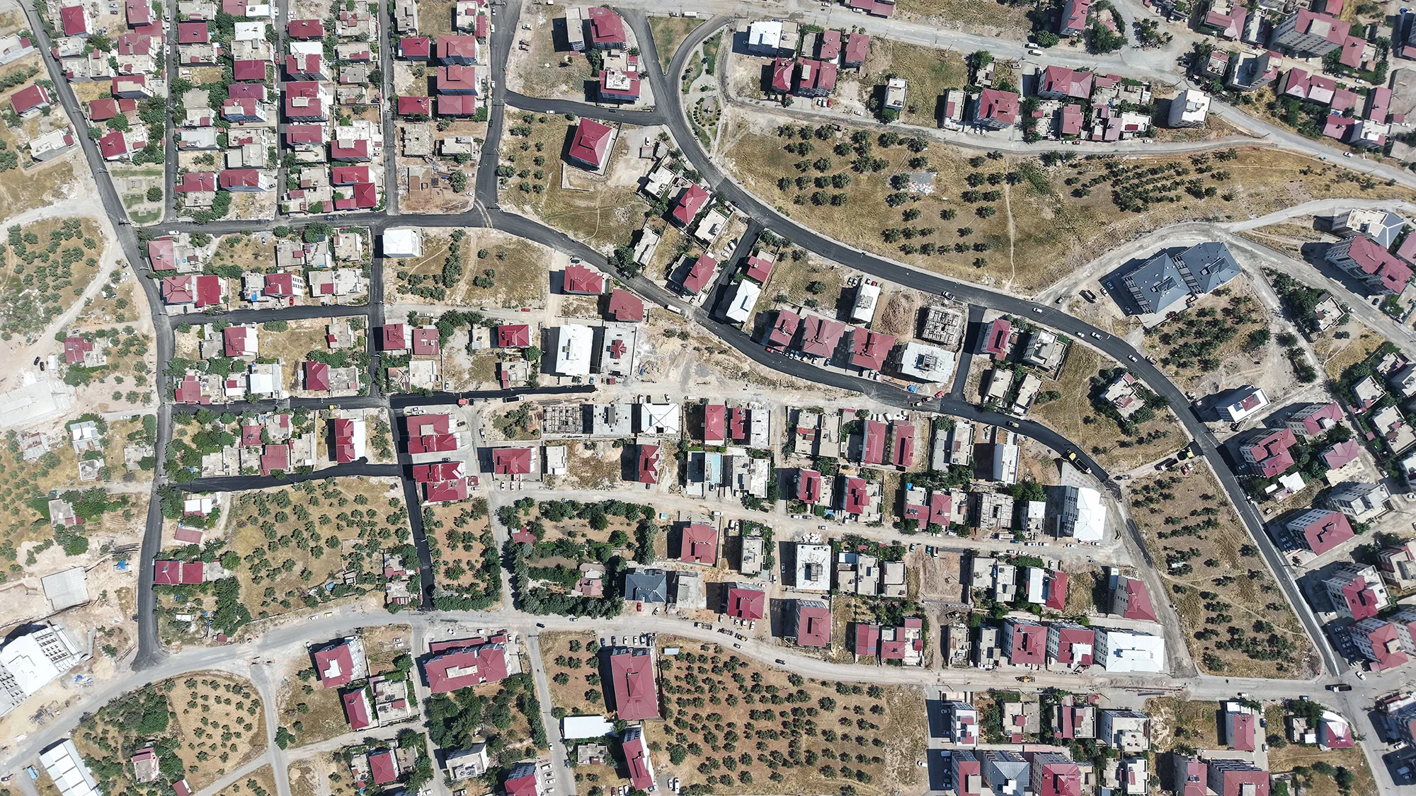 Kahramanmaraş’ta Asfalt Seferberliği 23 Farklı Noktada Devam Ediyor