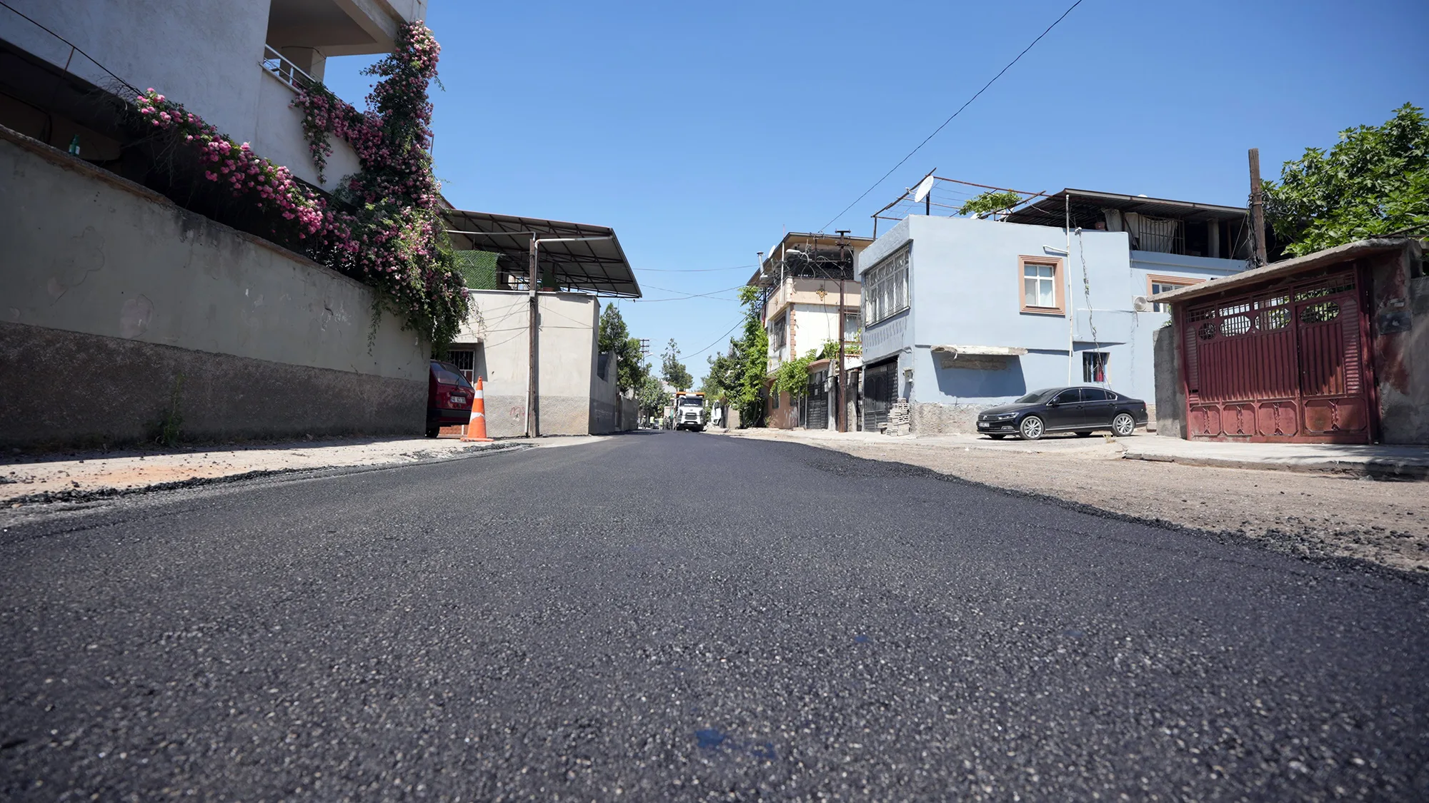 Asfalt Seferberliği Sürüyor: Büyükşehir 17 Noktada Sahada