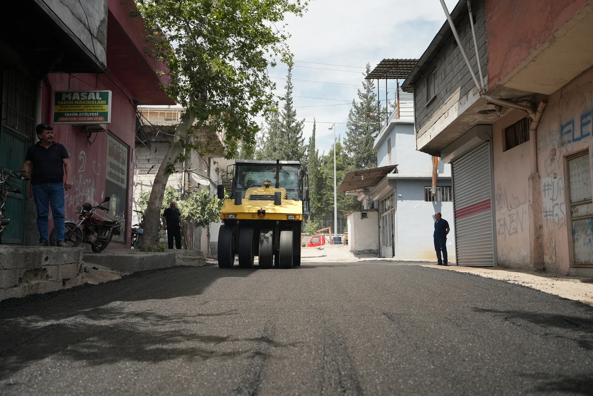 Asfalt Seferberliği Sürüyor: Büyükşehir 17 Noktada Sahada