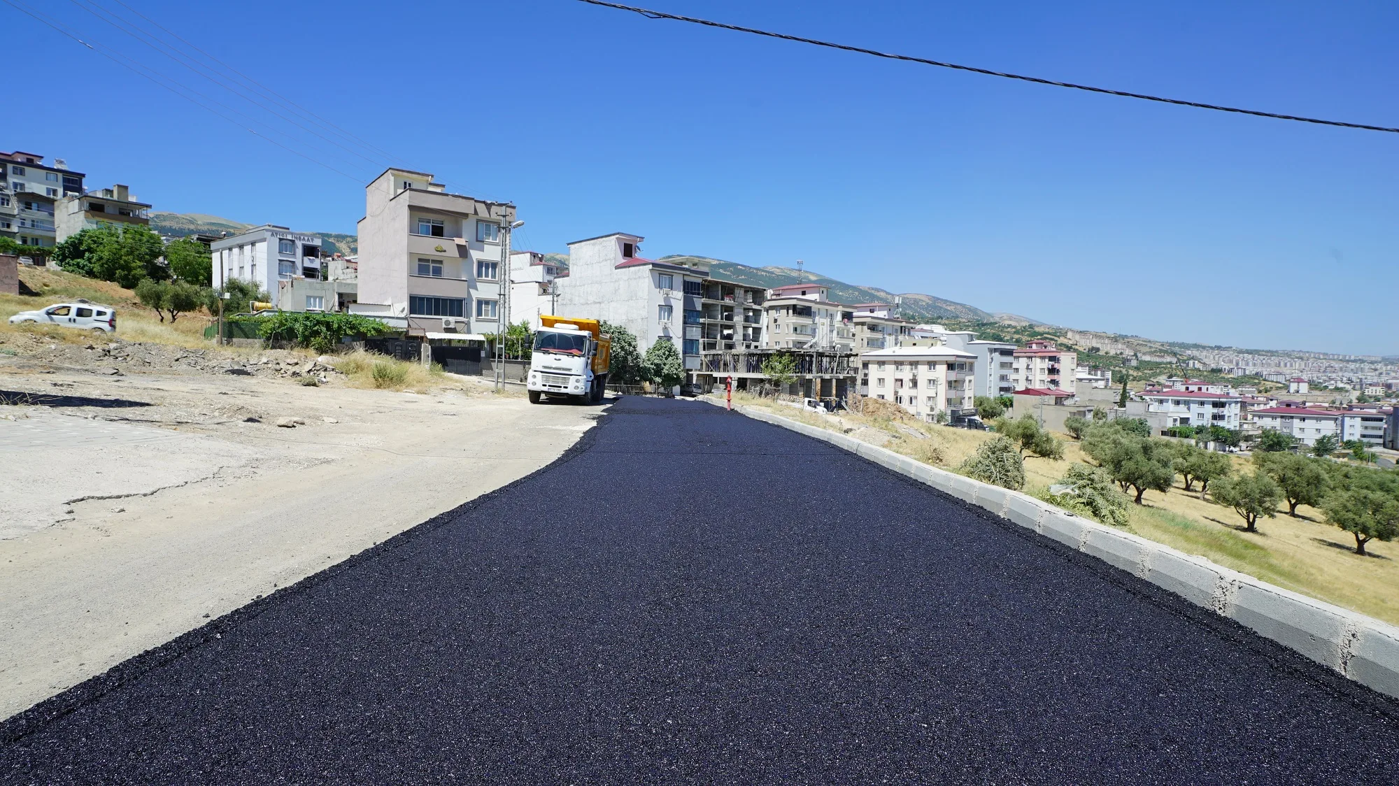 Büyükşehir’in Aslanbey Mahallesi’ndeki Asfalt Mesaisi Sürüyor