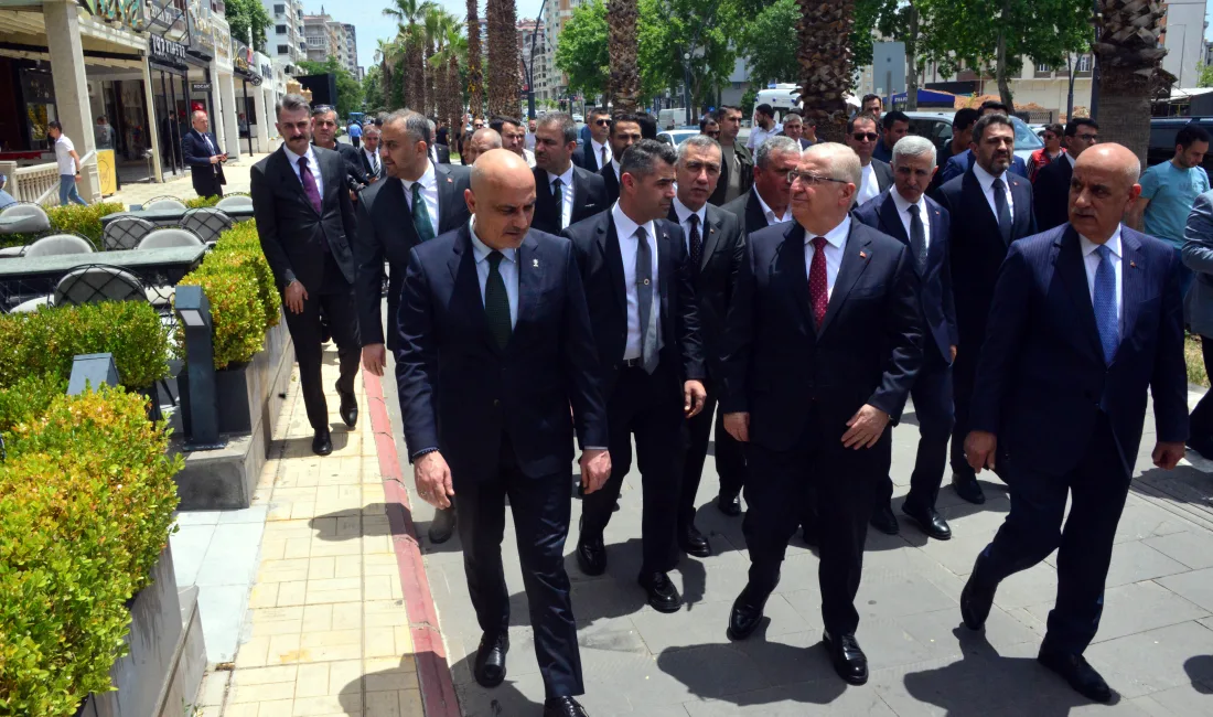 Milli Savunma Bakanı Yaşar Güler, bir dizi ziyaret programı için