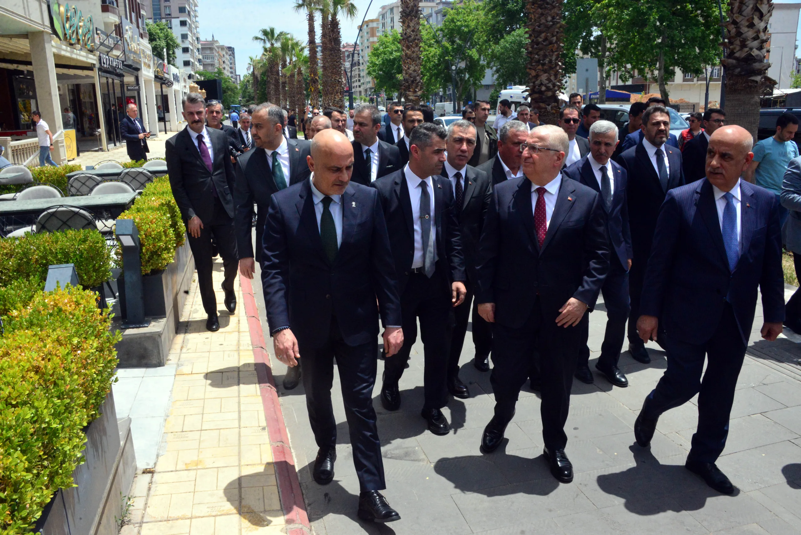 Milli Savunma Bakanı Yaşar Güler, bir dizi ziyaret programı için