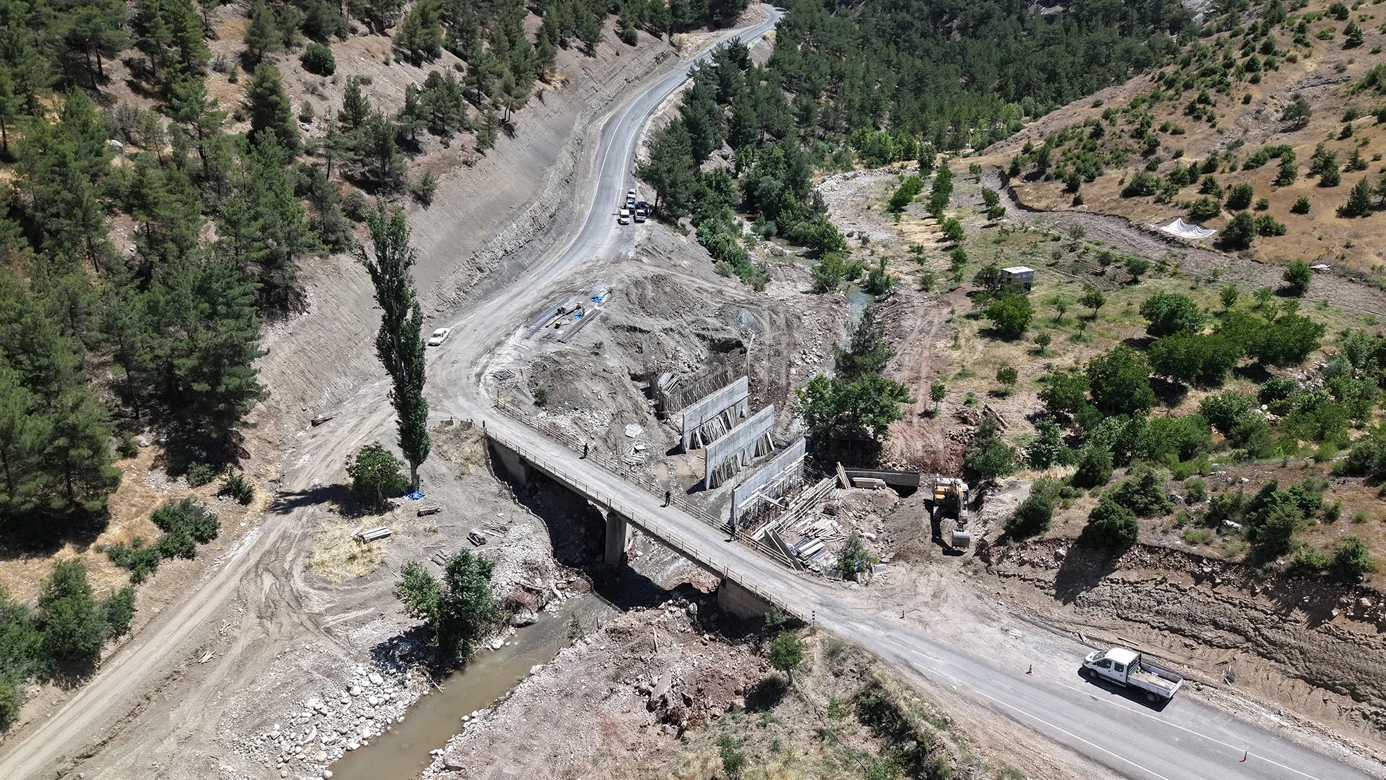 Bertiz’in Yeni Köprüsü Hızla Yükseliyor