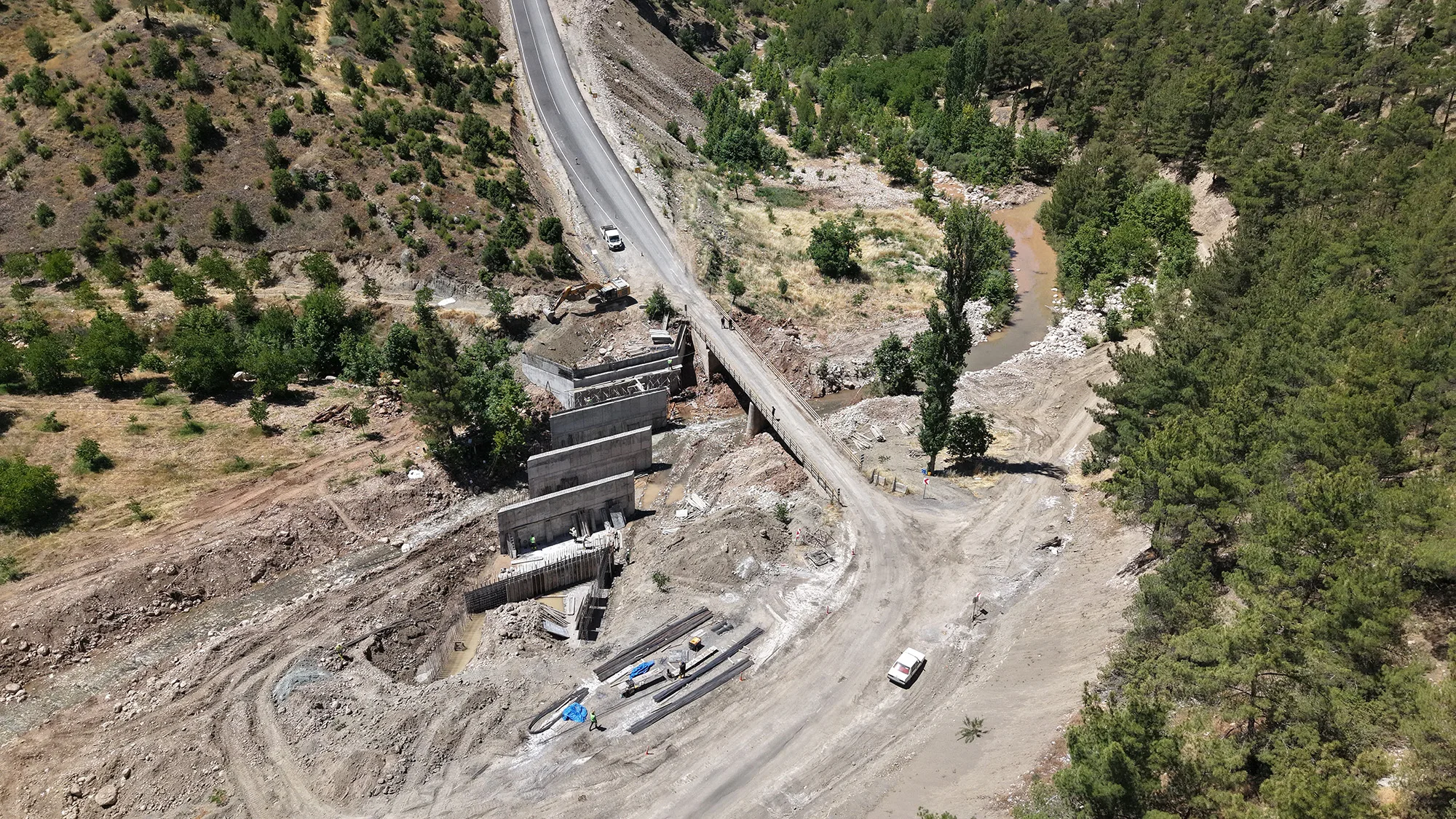 Bertiz’in Yeni Köprüsü Hızla Yükseliyor