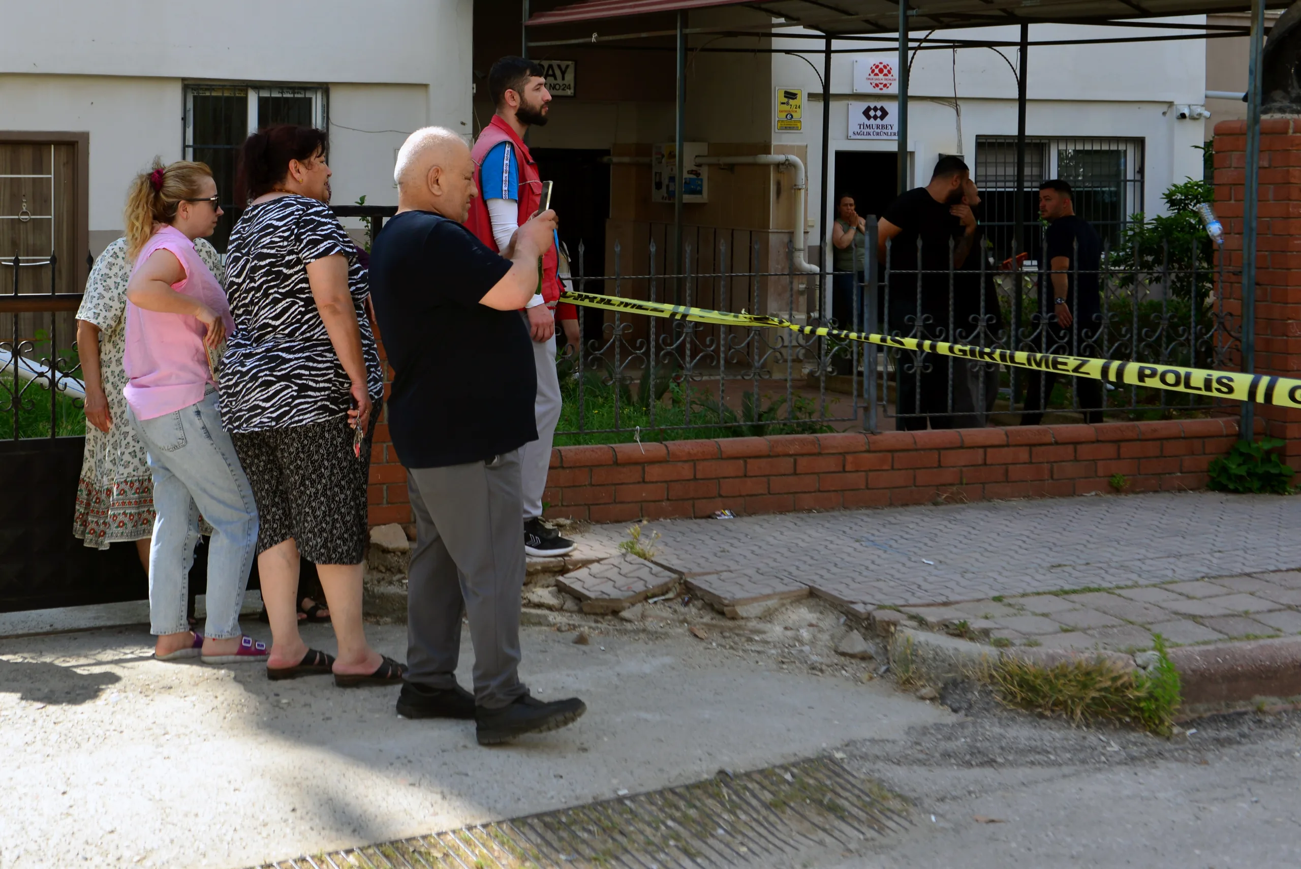 Yolun Karşısına Geçerken Can Verdi: Çöp Kamyonunun Altında Kaldı