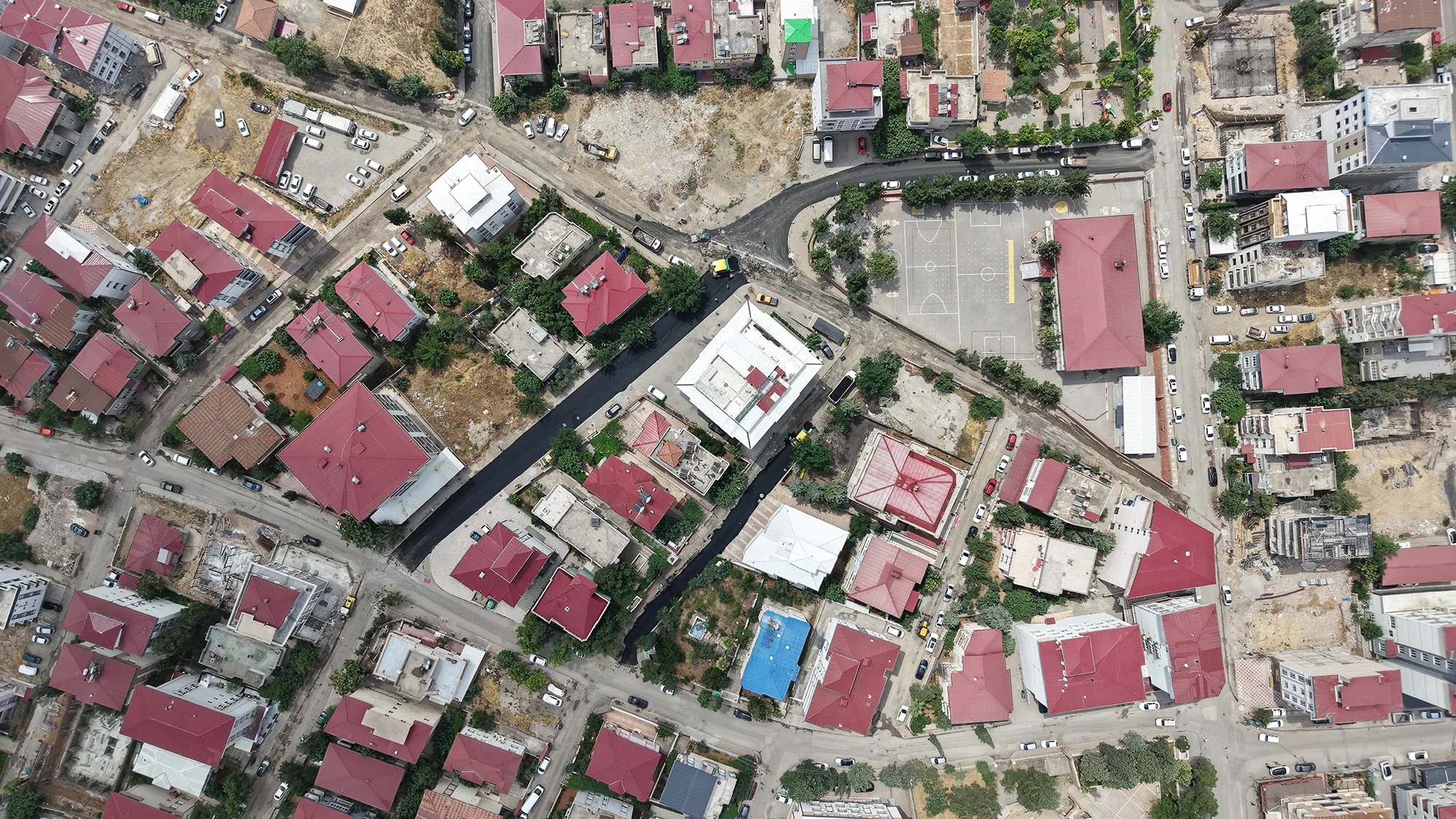 Büyükşehir Dulkadiroğlu Egemenlik Mahallesi’nde de Asfalt Mesaisine Başladı