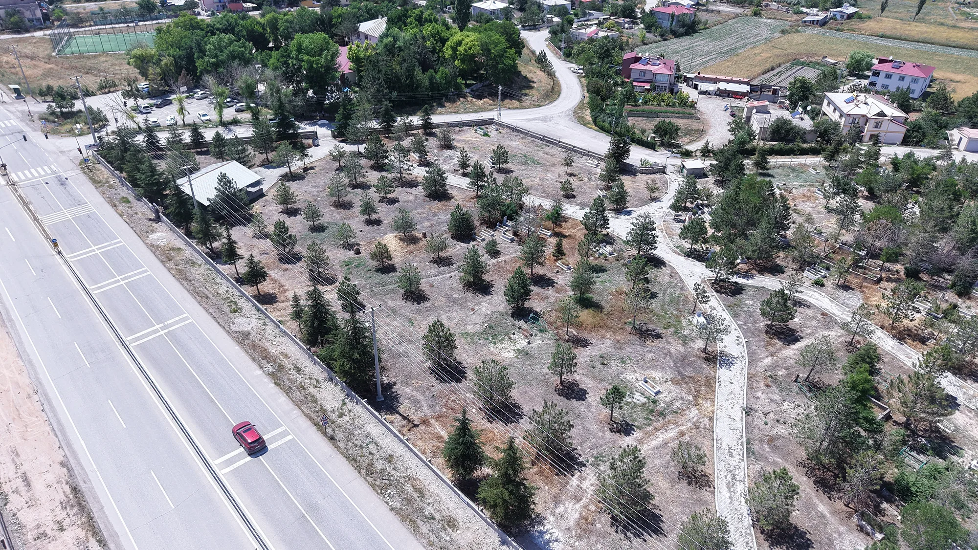 Elbistan’da Mezarlıklara Kapsamlı Hizmet