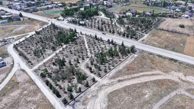 Kahramanmaraş Büyükşehir Belediyesi, kuzey ilçelerdeki mezarlıklarda başlattığı bakım, onarım ve