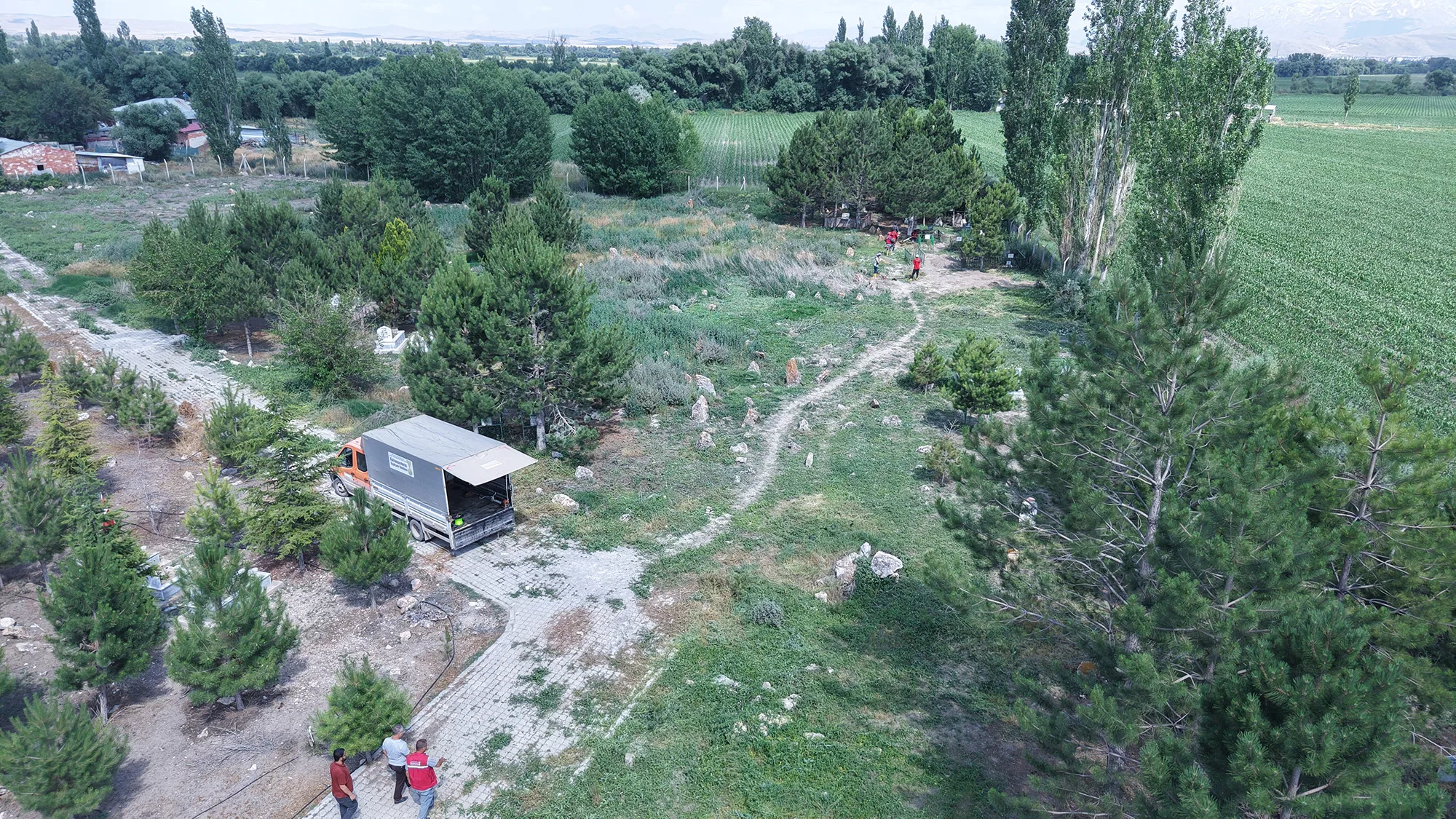 Elbistan’da Mezarlıklara Kapsamlı Hizmet