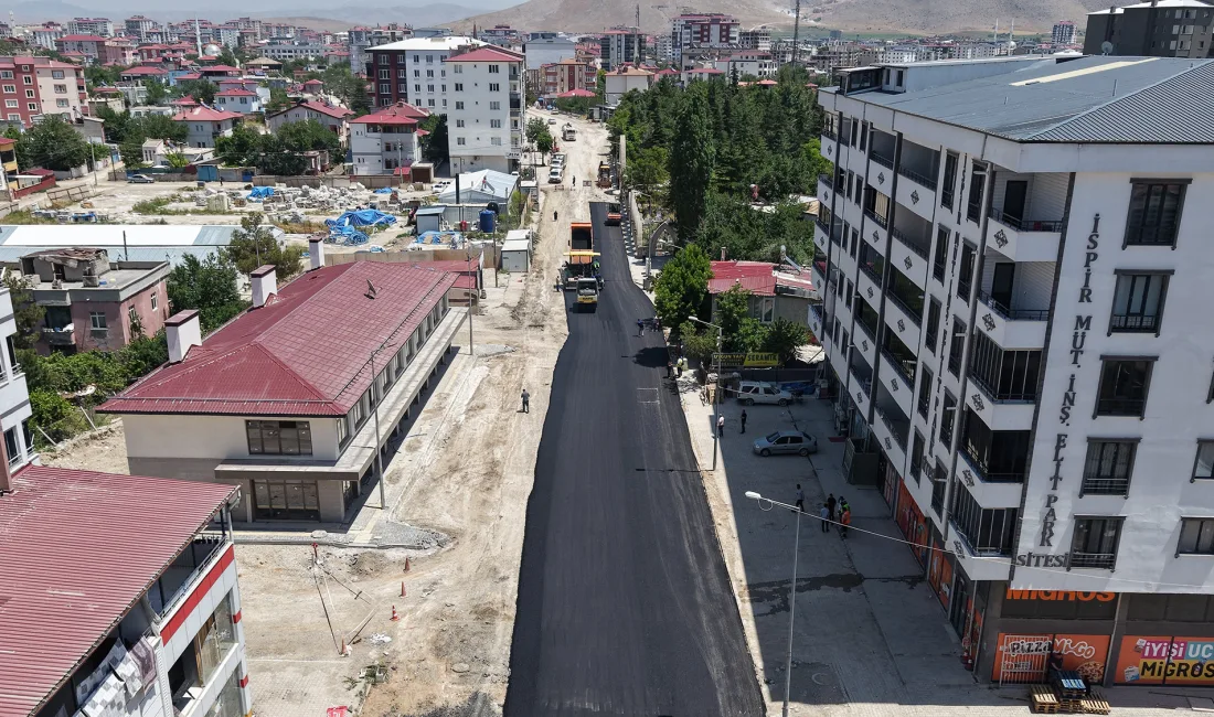 Büyükşehir Belediyesi, Elbistan’ın ulaşımdaki can damarlarından Hacı Esat Efendi Caddesi’nde