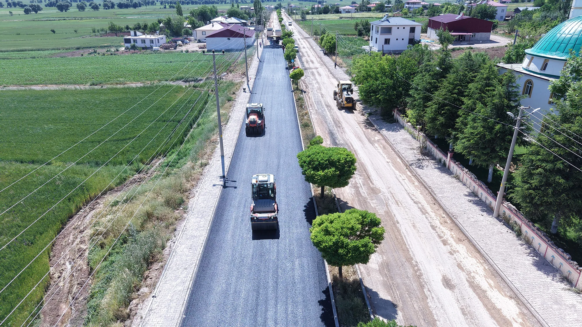 Kahramanmaraş Büyükşehir Belediyesi, Elbistan İğde Mahallesi’nde yaklaşık 1,5 kilometrelik ana