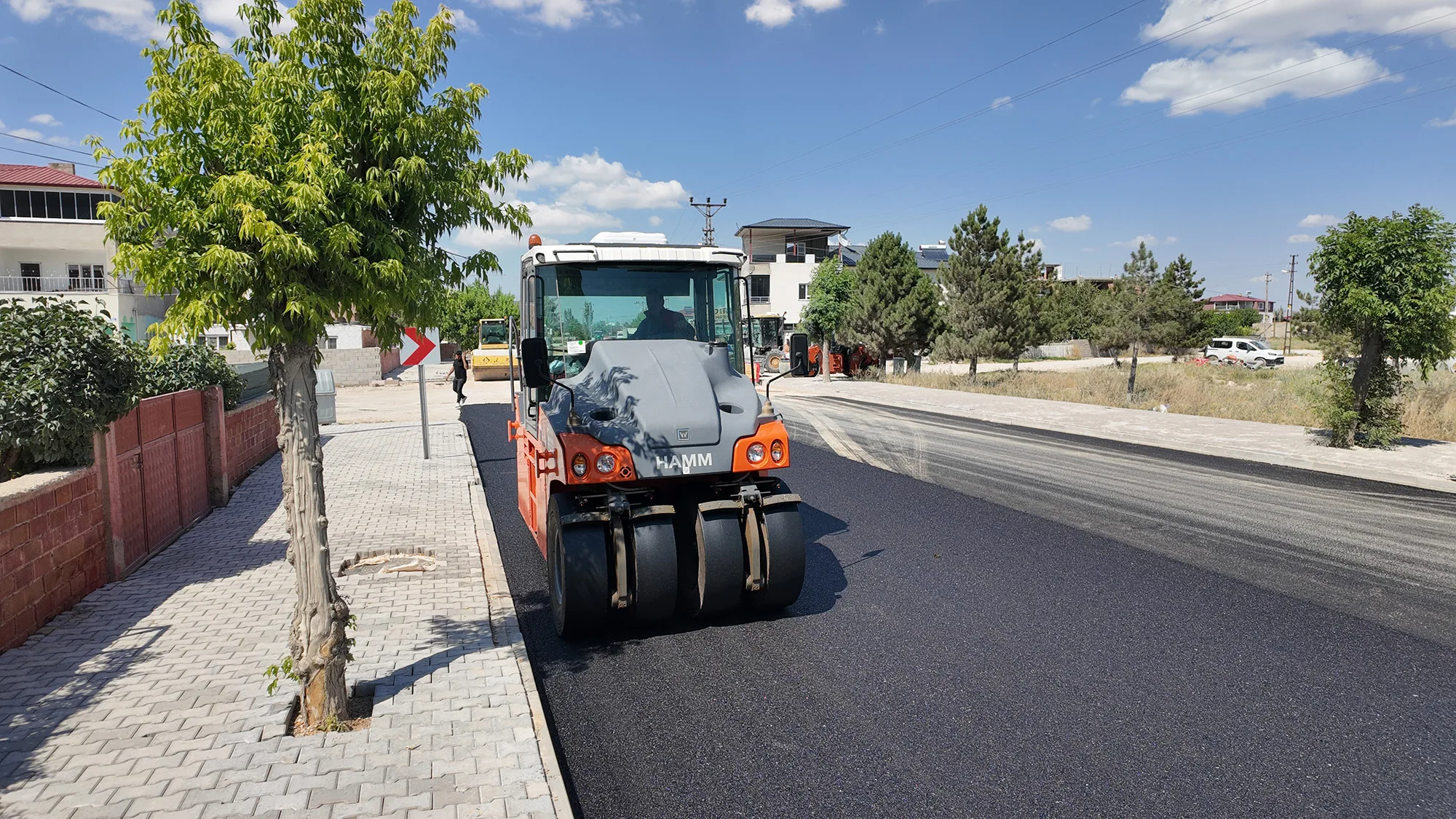 Büyükşehir, Elbistan’daki Tepebaşı Caddesi’nde Asfalt Mesaisine Başladı