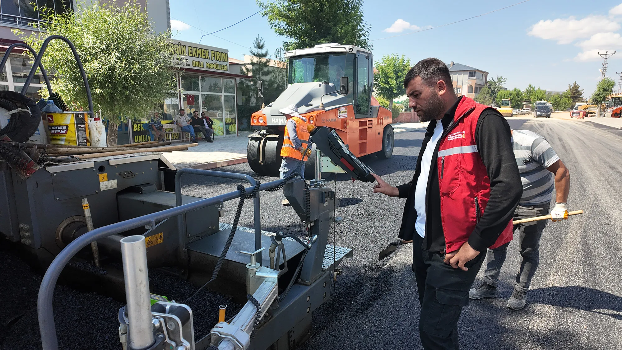 Büyükşehir, Elbistan’daki Tepebaşı Caddesi’nde Asfalt Mesaisine Başladı