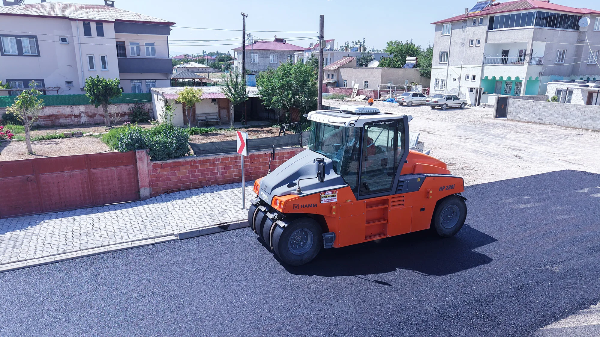 Büyükşehir, Elbistan’daki Tepebaşı Caddesi’nde Asfalt Mesaisine Başladı