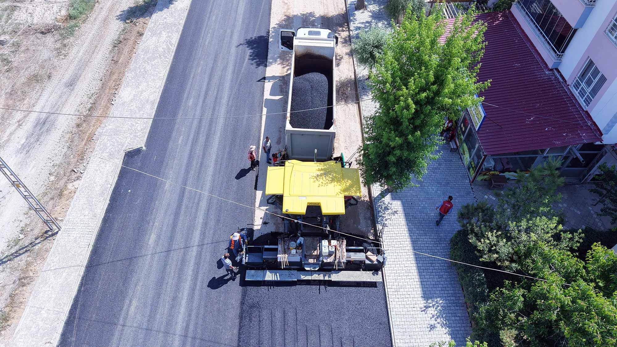 Büyükşehir, Elbistan’daki Tepebaşı Caddesi’nde Asfalt Mesaisine Başladı