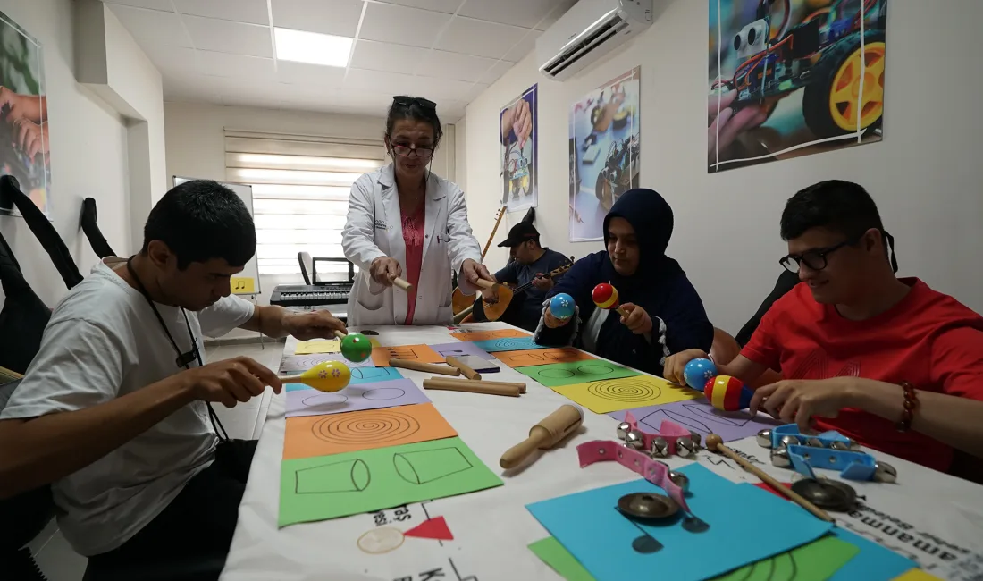 Büyükşehir Belediyesinin örnek projelerinden Engelsiz Yaşam Merkezi’nde 135 özel gereksinimli