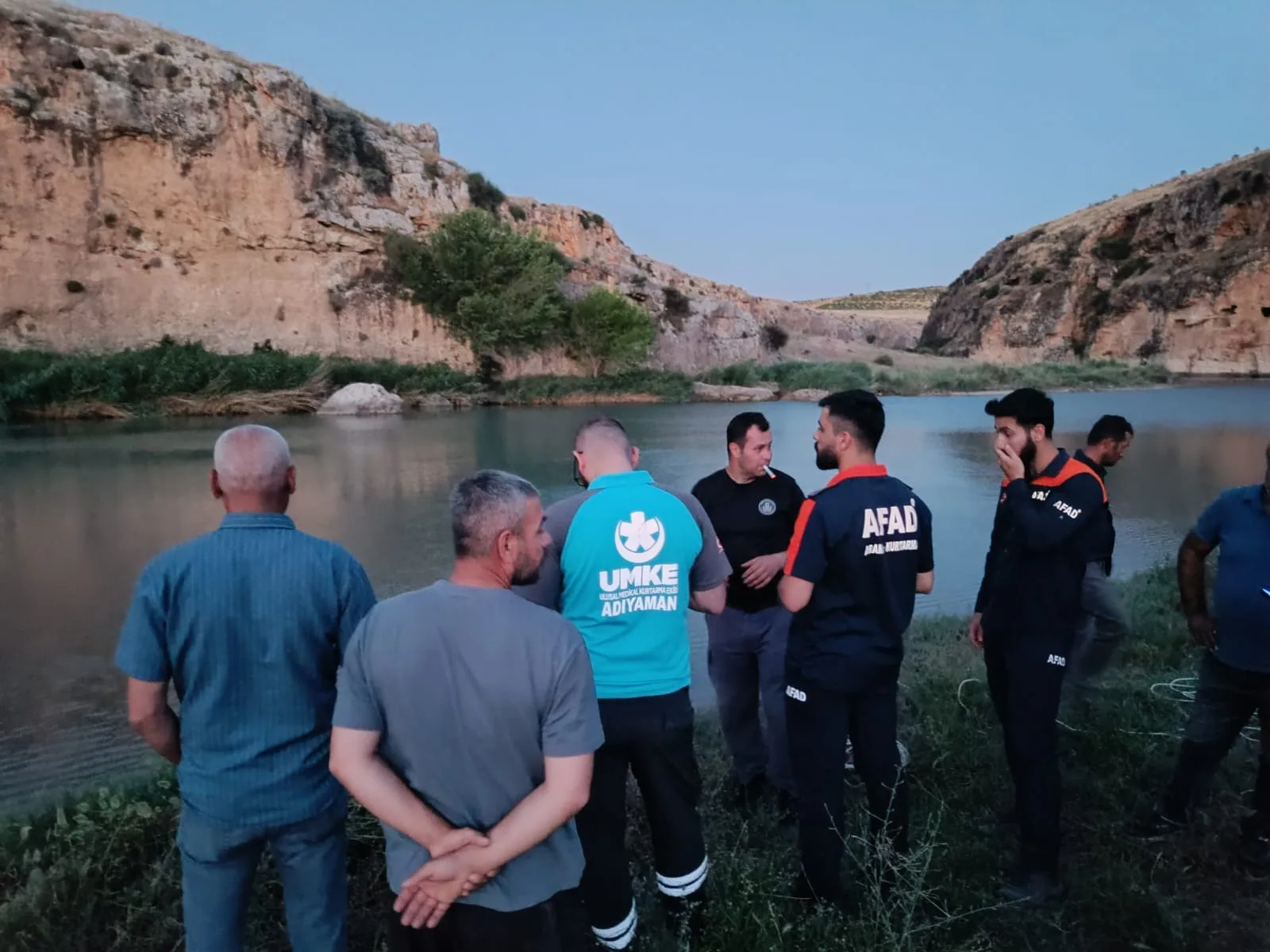 Serinlemek için suya girdi akıntıya kapılıp kayboldu