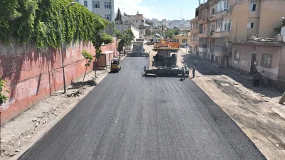 Kahramanmaraş Büyükşehir Belediyesi, Dulkadiroğlu Gazipaşa Mahallesi’nde bulunan Gazneliler Caddesi’nde altyapı