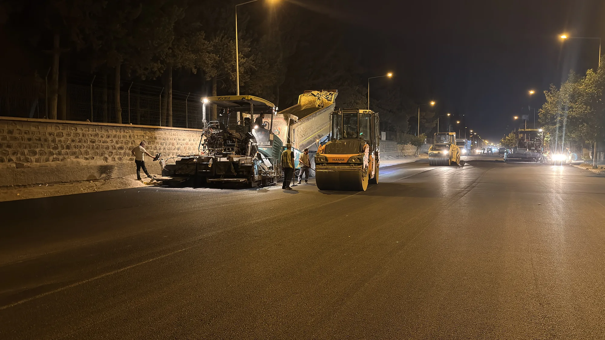Büyükşehir’den Girne Caddesi’nde Gece Asfalt Mesaisi
