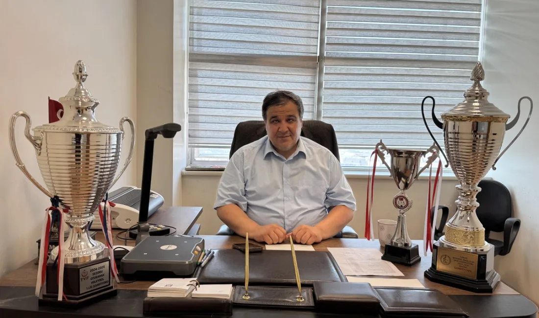 Milli atletizm kariyerine 35 Türkiye Şampiyonluğu ve Dünya dereceleri sığdıran,