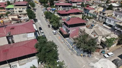 Kahramanmaraş Büyükşehir Belediyesi, Dulkadiroğlu Hacı Murat Caddesi’nde yürüyüş yolu yenilemesine