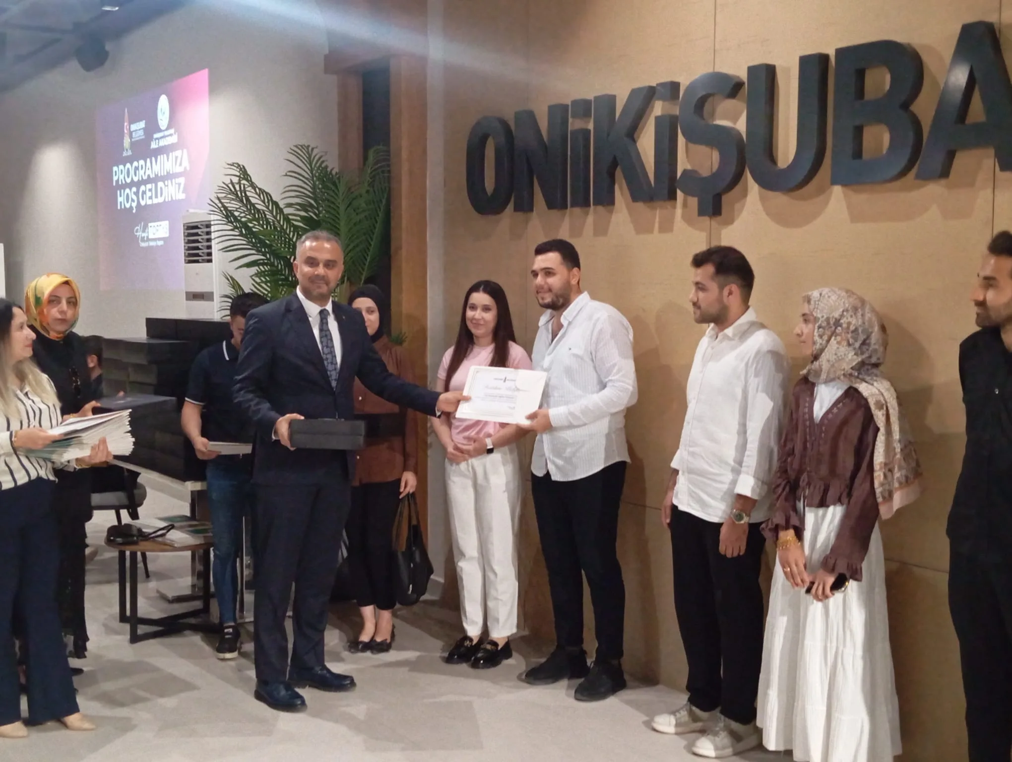 Onikişubat’ta “Aile Akademisi” Mezuniyet Coşkusu: 50 Çifte Sertifika Verildi