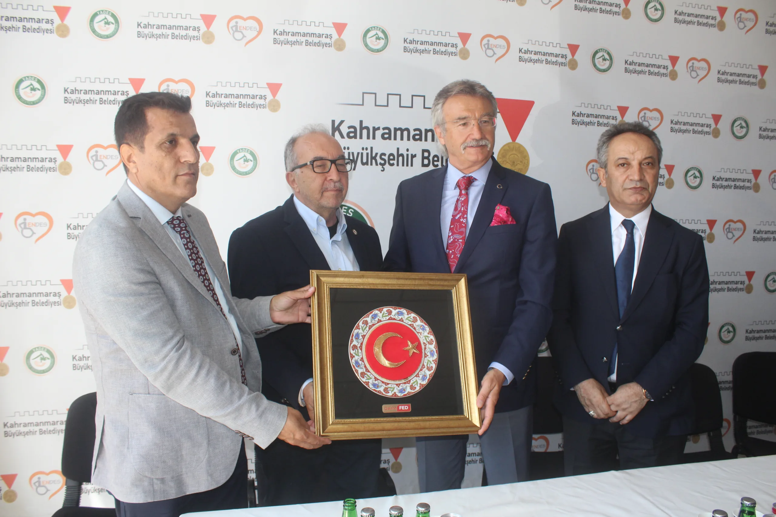 Kürşad Tüzmen ve DAİMFED Heyetinden Gazetecilere Çarpıcı Ziyaret!